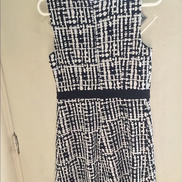 Midi fit and flare sleeveless dress - Picture 2 of 7